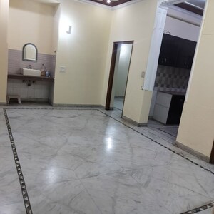 Room in 3 BHK Builder Floor at Sector 31 – for Rent