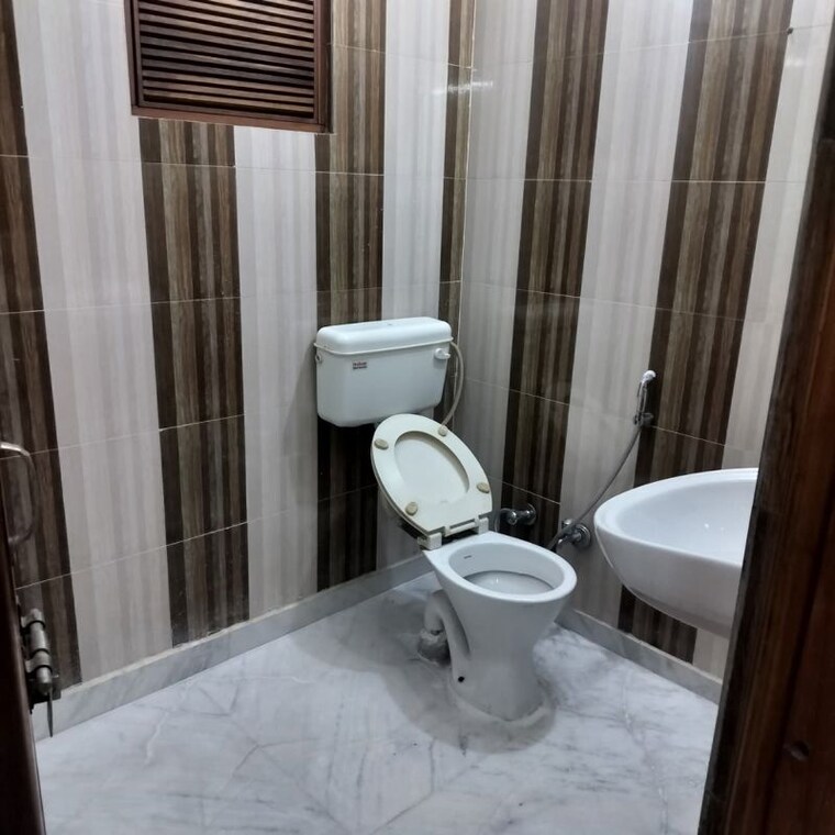 Bathroom, sector 31 3 Bedroom 2350 Sq.Ft. Builder Floor In Sector 31 Gurgaon 10605750