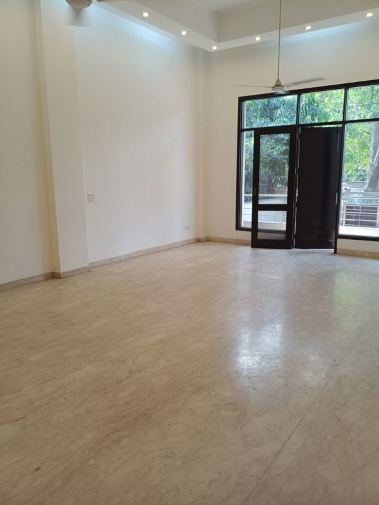 Room, maharani bagh 6+ Bedroom 805 Sq.Yd. Independent House In Maharani Bagh Delhi 10606667