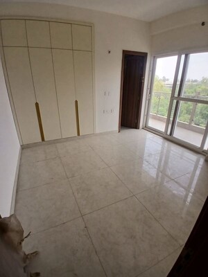 Room in 3 BHK Apartment at Express One, Vasundhara Sector 14 – for Sale