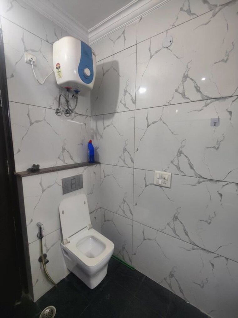 Bathroom, sector 31 3 Bedroom 3000 Sq.Ft. Builder Floor In Sector 31 Gurgaon 10605758