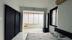 Room in 1 BHK Apartment at Hind Mansion Apartments, Mahim West – for Rent