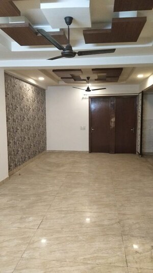 Room in 4 BHK Builder Floor at Vasundhara – for Rent