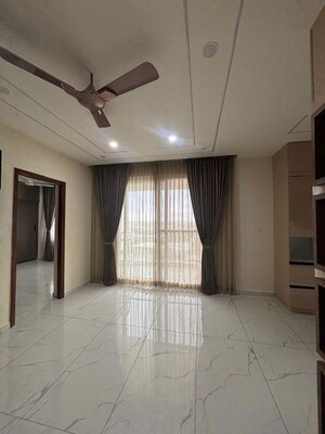 Room in 3 BHK Apartment at Trendsquares Ambience, Thanisandra Main Road – for Rent