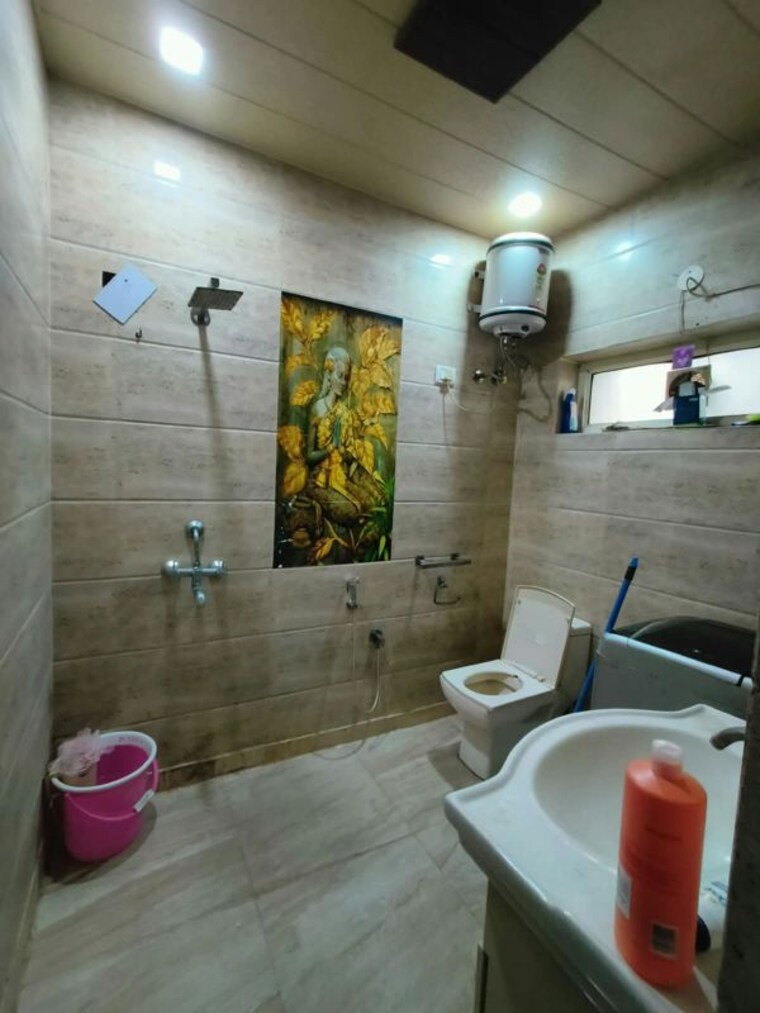 Bathroom, malviya nagar 2 Bedroom 100 Sq.Yd. Builder Floor In Malviya Nagar Delhi 10605776