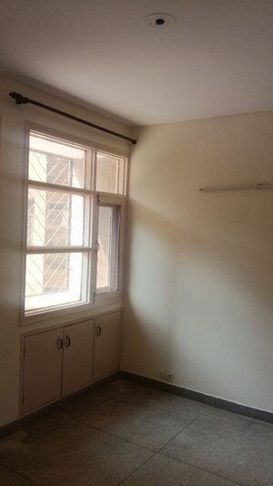 Room in 3 BHK Apartment at Shree Ganesh Apartments CGHS, Sector 45 – for Rent