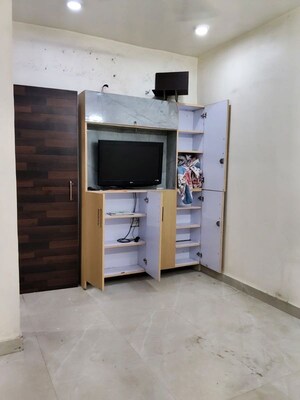 Room in 3 BHK Apartment at SDS NRI Residency, Sector 45 – for Sale