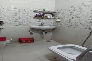 Team Area in 5 BHK Independent House at Krishna Colony – for Sale