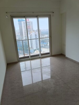 Room in 2 BHK Apartment at JP Decks, Goregaon East – for Rent