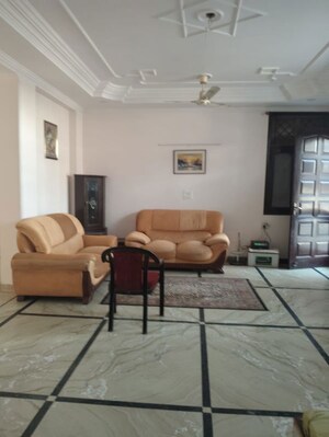 Living Room in 2.5 BHK Builder Floor at RWA Apartments Sector 40, Sector 40 – for Rent