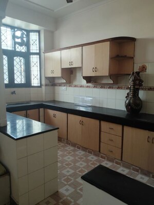 Kitchen in 2.5 BHK Builder Floor at RWA Apartments Sector 40, Sector 40 – for Rent