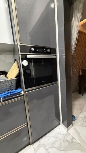 Furnished Amenities in 2 BHK Apartment at Meenakshi Apartament, Infantry Road – for Rent