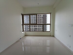 Room in 2 BHK Apartment at Kalpataru Paramount, Kapur Bawdi – for Sale