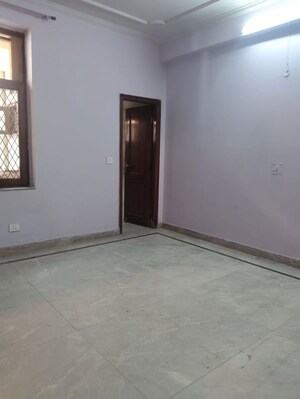 Room in 3 BHK Builder Floor at Sector 48 – for Rent