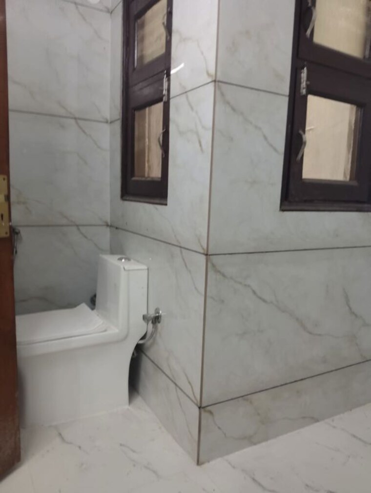 Bathroom, sector 48 3 Bedroom 200 Sq.Ft. Builder Floor In Sector 48 Noida 10606893