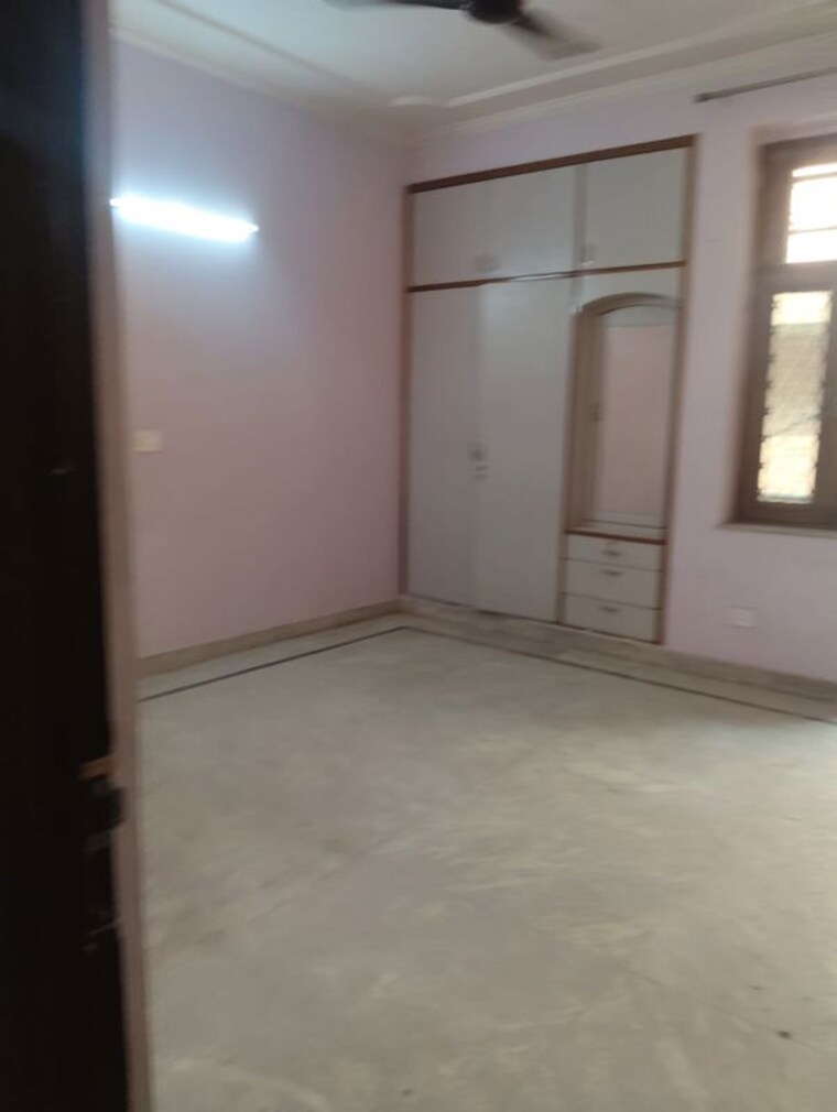 Room, sector 48 3 Bedroom 200 Sq.Ft. Builder Floor In Sector 48 Noida 10606893