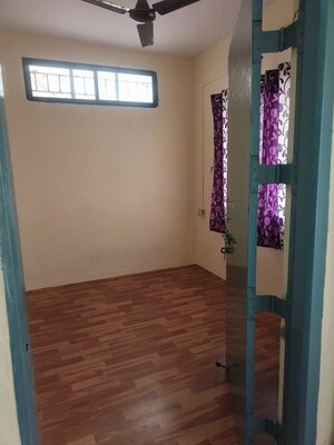 Bedroom in 2 BHK Apartment at Damodar Villa, Kothrud – for Rent