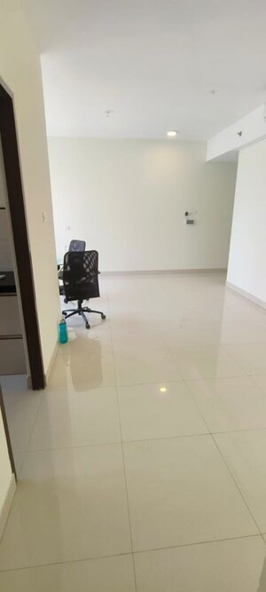 Room in 2 BHK Apartment at Dynamix Divum, Malad East – for Rent