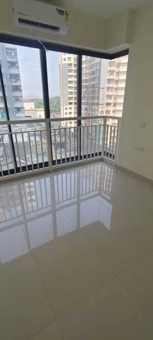Room in 2 BHK Apartment at Dynamix Divum, Malad East – for Rent