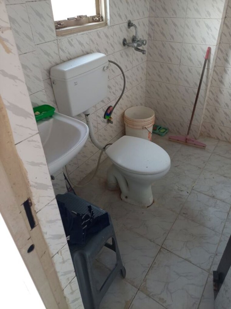 Bathroom, green-power-society 3 Bedroom 1585 Sq.Ft. Apartment In Sector 75 Faridabad 10606921