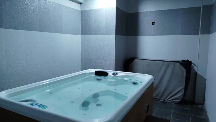 Bathroom, salarpuria-sattva-cadenza 3 Bedroom 1850 Sq.Ft. Apartment In Kudlu Gate Bangalore 10606955