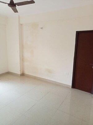 Room in 3.5 BHK Apartment at Amrapali Terrace Homes, Tech Zone 4 Greater Noida – for Rent