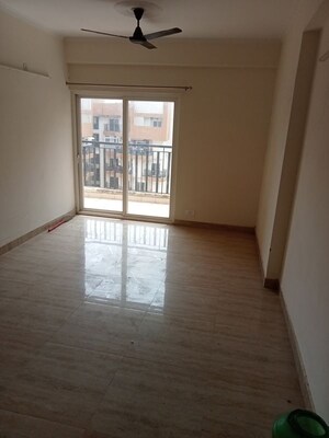 Room in 3.5 BHK Apartment at Amrapali Terrace Homes, Tech Zone 4 Greater Noida – for Rent