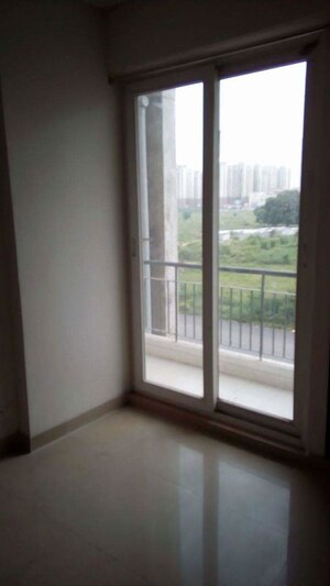 Room in 1 RK Apartment at Supertech North Eye, Sector 74 – for Rent