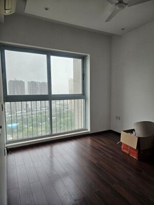 Room in 2 BHK Apartment at Amanora Ascent Towers, Hadapsar – for Rent
