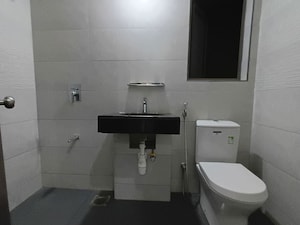 Team Area in 2 BHK Apartment at Kalpataru Paramount B, Kapur Bawdi – for Sale