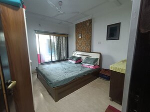 Bedroom in 2 BHK Apartment at Khar West – for Rent