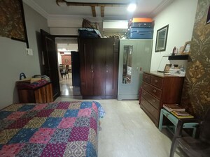 Bedroom in 2 BHK Apartment at Khar West – for Rent