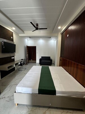 Team Area in Studio Builder Floor at Sector 52 – for Rent