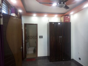 Room in 1 BHK Independent House at Alpha Ii Greater Noida – for Rent