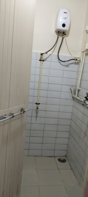 Bathroom in 1 BHK Apartment at Seawoods – for Rent