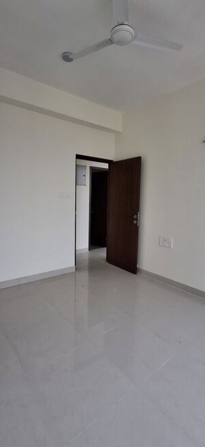 Room in 1.5 BHK Apartment at Dynamix Divum, Malad East – for Rent