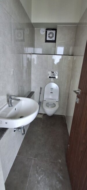 Bathroom in 1.5 BHK Apartment at Dynamix Divum, Malad East – for Rent