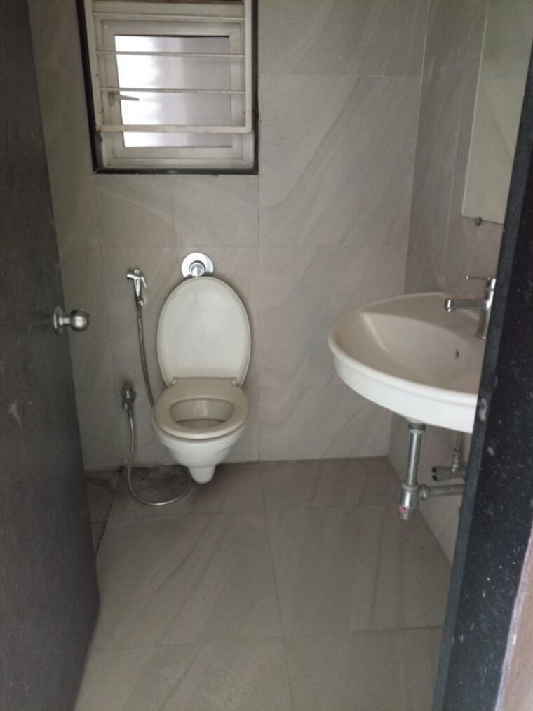 Bathroom, gokhale-anuprita 3 Bedroom 1466 Sq.Ft. Apartment In Dahanukar Colony Pune 10607081