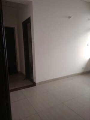 Room in 1 BHK Independent House at Delta I Greater Noida – for Rent