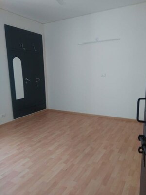 Room in 1 BHK Independent House at Delta I Greater Noida – for Rent