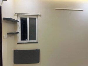 Room in 2.5 BHK Apartment at Candeur Crescent, Serilingampally – for Rent