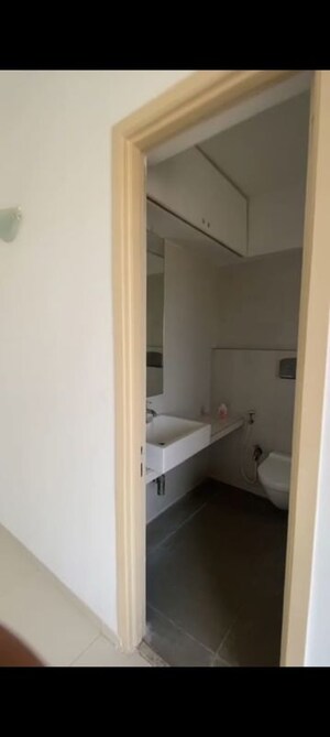 Room in 2 BHK Apartment at Group Seven Rushi Heights, Goregaon East – for Rent