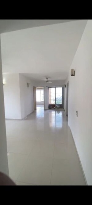 Room in 2 BHK Apartment at Group Seven Rushi Heights, Goregaon East – for Rent