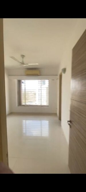 Room in 2 BHK Apartment at Group Seven Rushi Heights, Goregaon East – for Rent