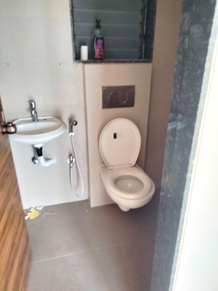 Bathroom, je-and-vee-om-trimurti 1 Bedroom 400 Sq.Ft. Apartment In Malad East Mumbai 10607154