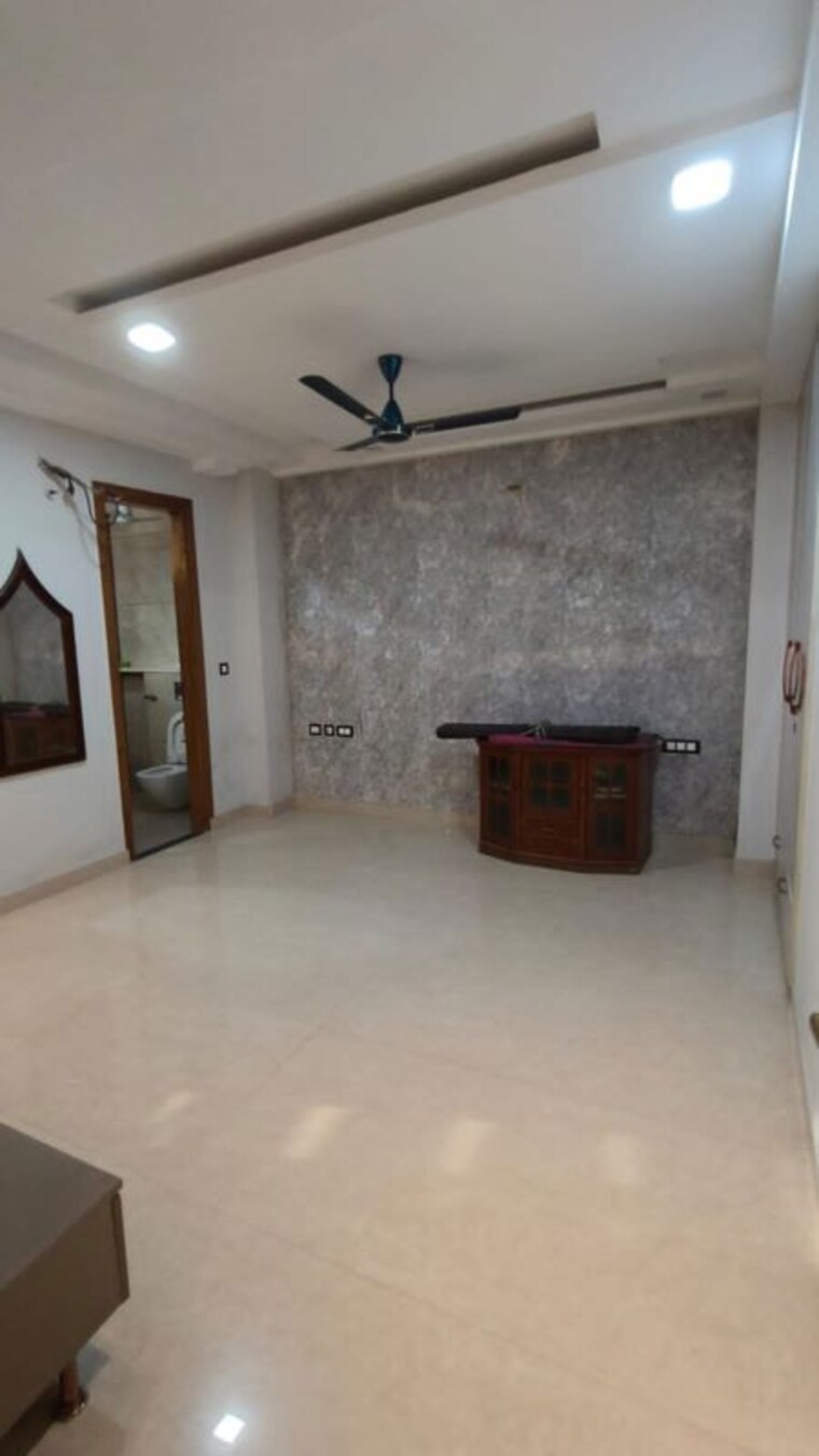 Kitchen, bptp-parkland-pride-phase-2 3 Bedroom 190 Sq.Ft. Builder Floor In Sector 77 Faridabad 10607159