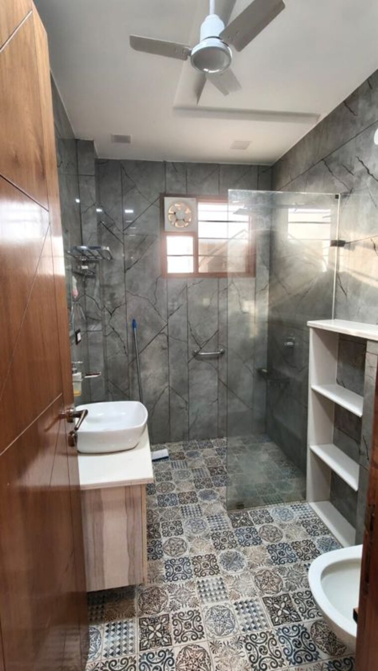 Bathroom, bptp-parkland-pride-phase-2 3 Bedroom 190 Sq.Ft. Builder Floor In Sector 77 Faridabad 10607159