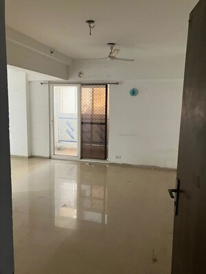 Room in 2 BHK Apartment at Nirala World Estate I, Tech Zone 4 Greater Noida – for Rent