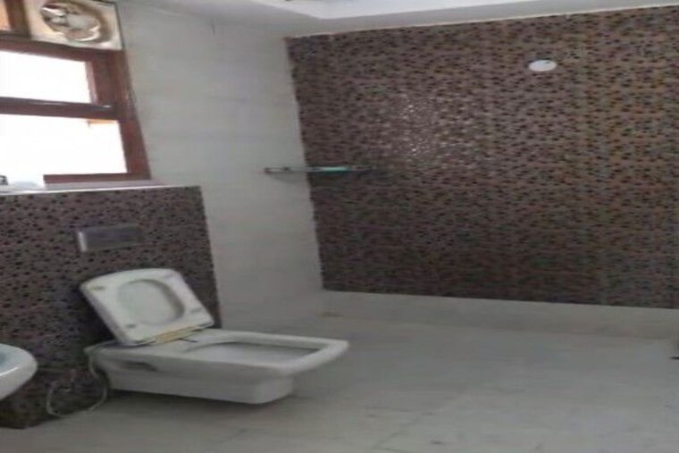 Bathroom, sector 14 3 Bedroom 396 Sq.Yd. Builder Floor In Sector 14 Gurgaon 10607203