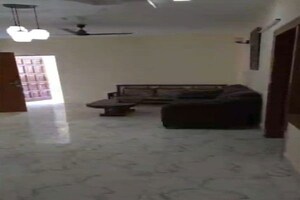 Parking in 3 BHK Builder Floor at Sector 14 – for Sale